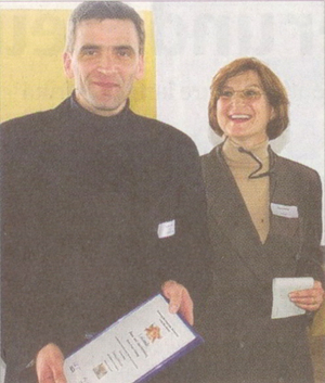 Behindertenbeauftragte Agnes Schragl freute sich mit Peter Flöring vom Edeka-Markt in Ettringen.