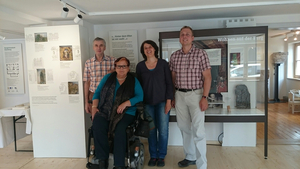 v. l. Bürgermeister Herr Manfred Kössel, Beauftragte für Menschen mit Handicap des Landkreises Ostallgäu Frau Waltraud Joa, gemeindliche Behindertenbeauftragte Frau Eva Schabel, Architekt Herr Wolfgang Martin jun.