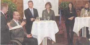 In einer Talkrunde präsentierte BRK-Kreisgeschäftsführer Thomas Hofmann (links) mehrere Beispiele aus der Praxis. Seine Gesprächspartner waren (von rechts) Julia Eß-Meier vom barrierefreien Hotel Victoria in Oberstdorf, Ingrid Schneider von Tirol Werbung, Stefan Fredlmeier von Füssen Tourismus und Marketing, die Mindelheimer Unternehmerin Agnes Schragl und Eike von Hoyer, der für den Behindertenbeirat in Lindau auch die Datenerhebung für die Zertifizierung vornimmt.